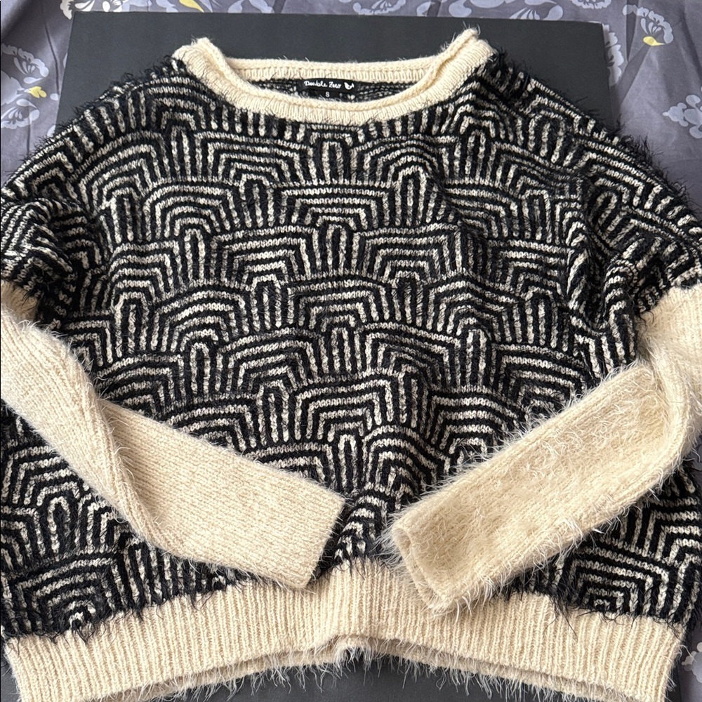 Double Zero Black And Cream Patterned Sweater - image 1